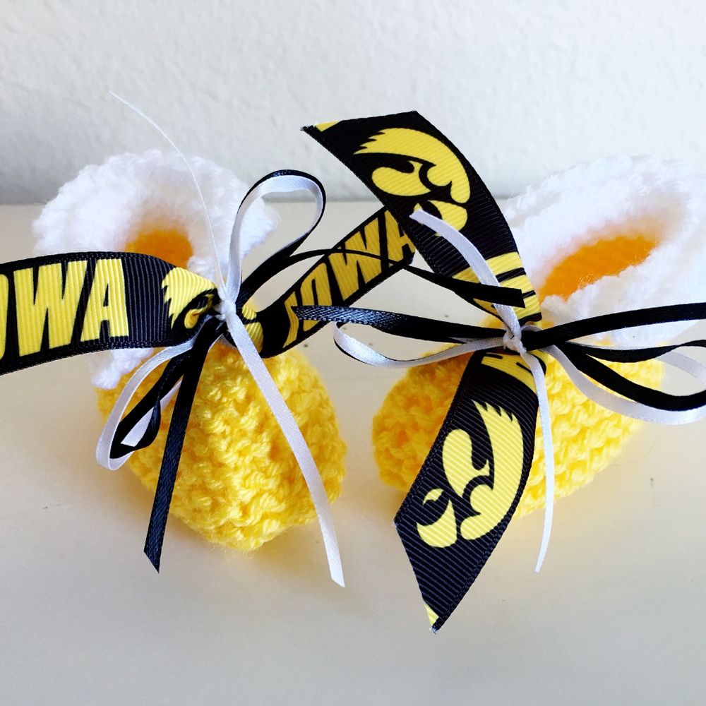 University of Iowa HAWKEYES Baby Booties *NEW*